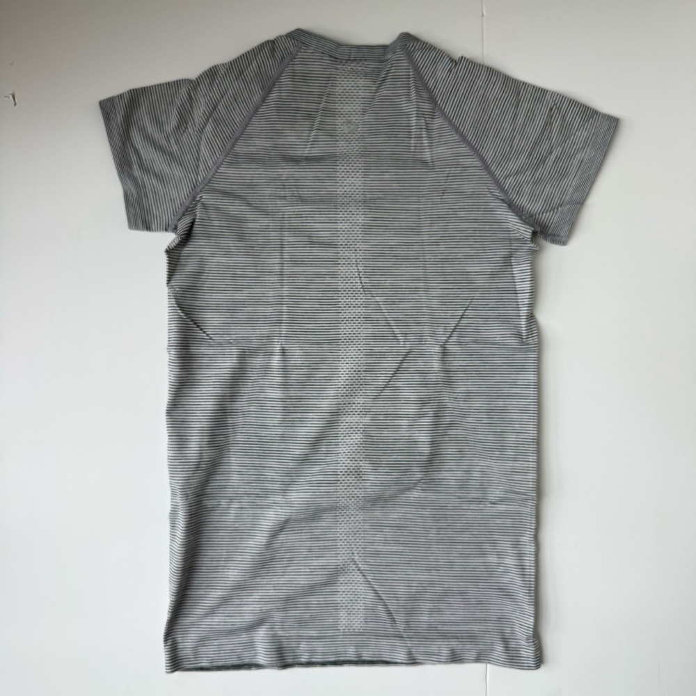 Lululemon Swiftly Tech Short Sleeve 2.0 Black White Stripe Size 6 - Picture 5 of 6